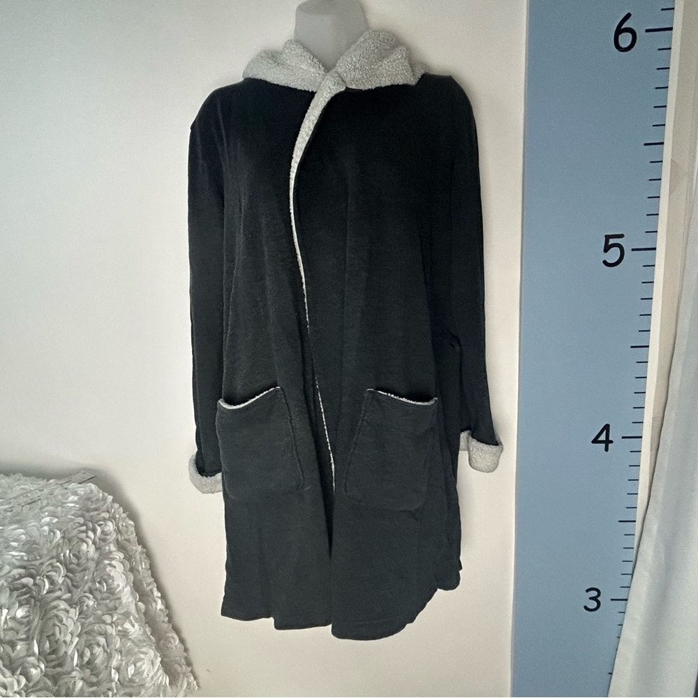 Victoria's Secret Gray/White Sherpa Hoodie Robe w/Pink‎ VS Logo XS